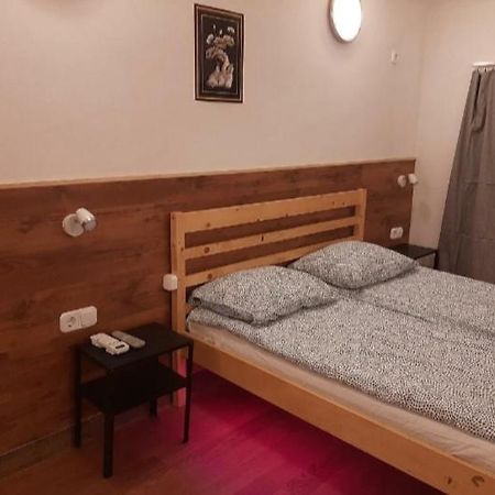 Apartman Vorosmarty Apartamento Budapeste Exterior foto