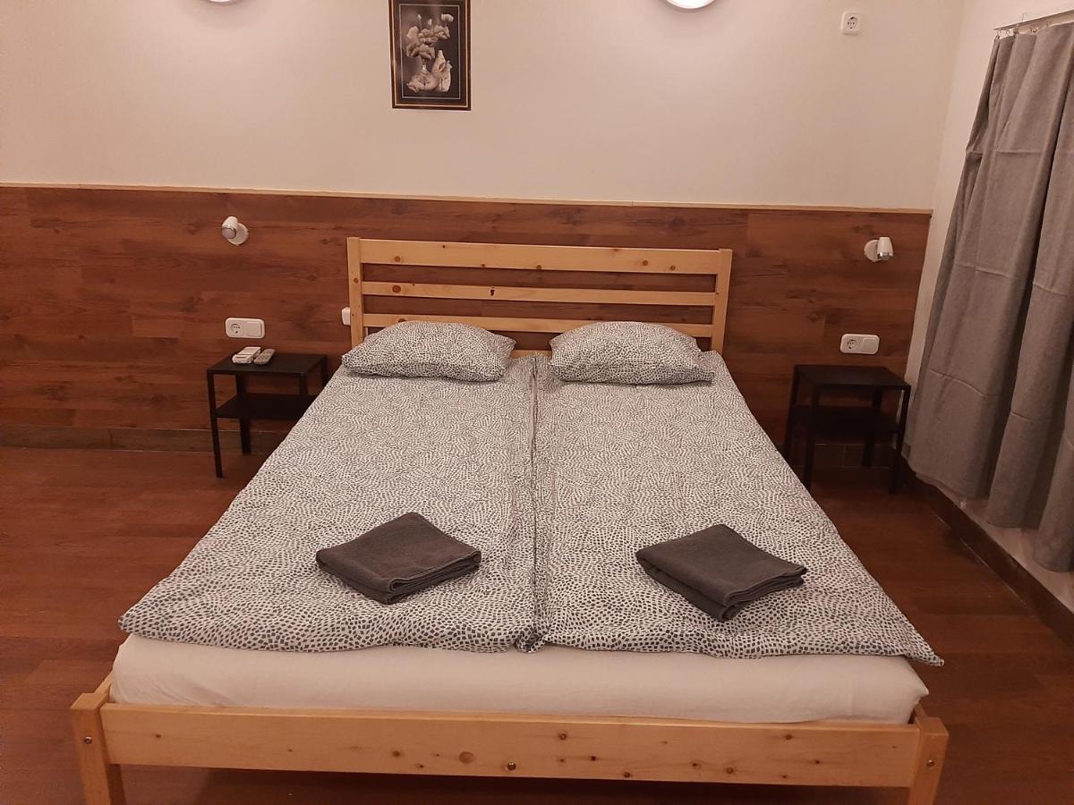 Apartman Vorosmarty Apartamento Budapeste Exterior foto