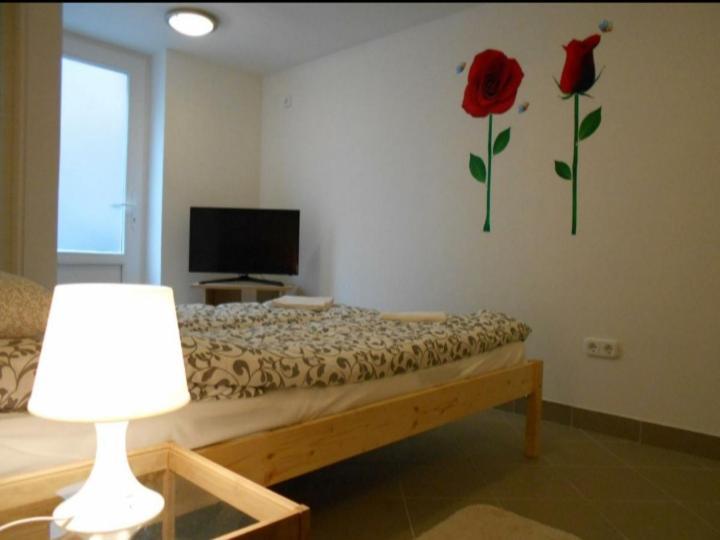 Apartman Vorosmarty Apartamento Budapeste Exterior foto