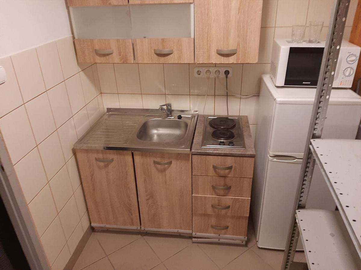 Apartman Vorosmarty Apartamento Budapeste Exterior foto