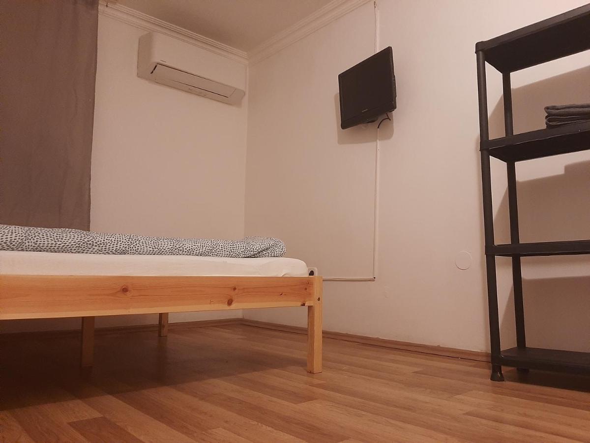 Apartman Vorosmarty Apartamento Budapeste Exterior foto
