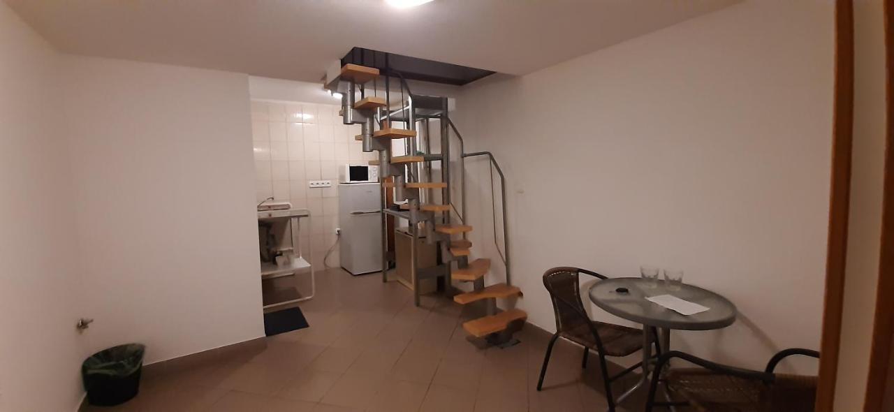 Apartman Vorosmarty Apartamento Budapeste Exterior foto
