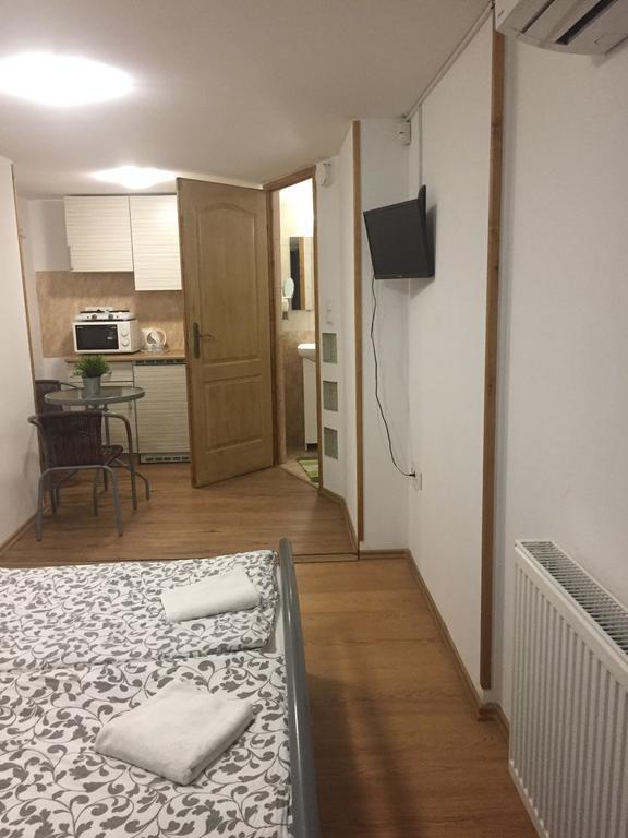 Apartman Vorosmarty Apartamento Budapeste Exterior foto