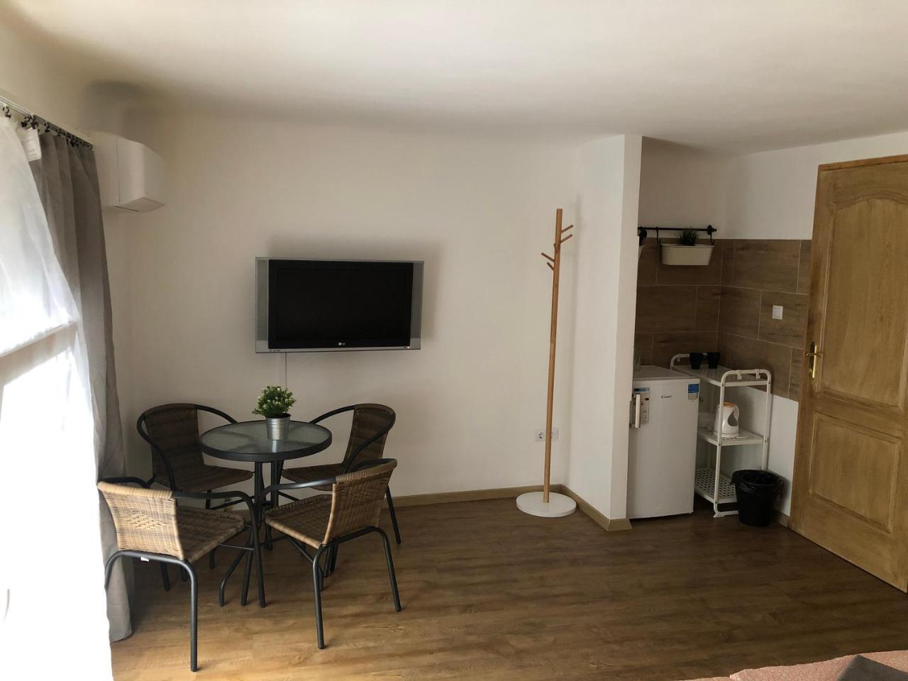 Apartman Vorosmarty Apartamento Budapeste Exterior foto