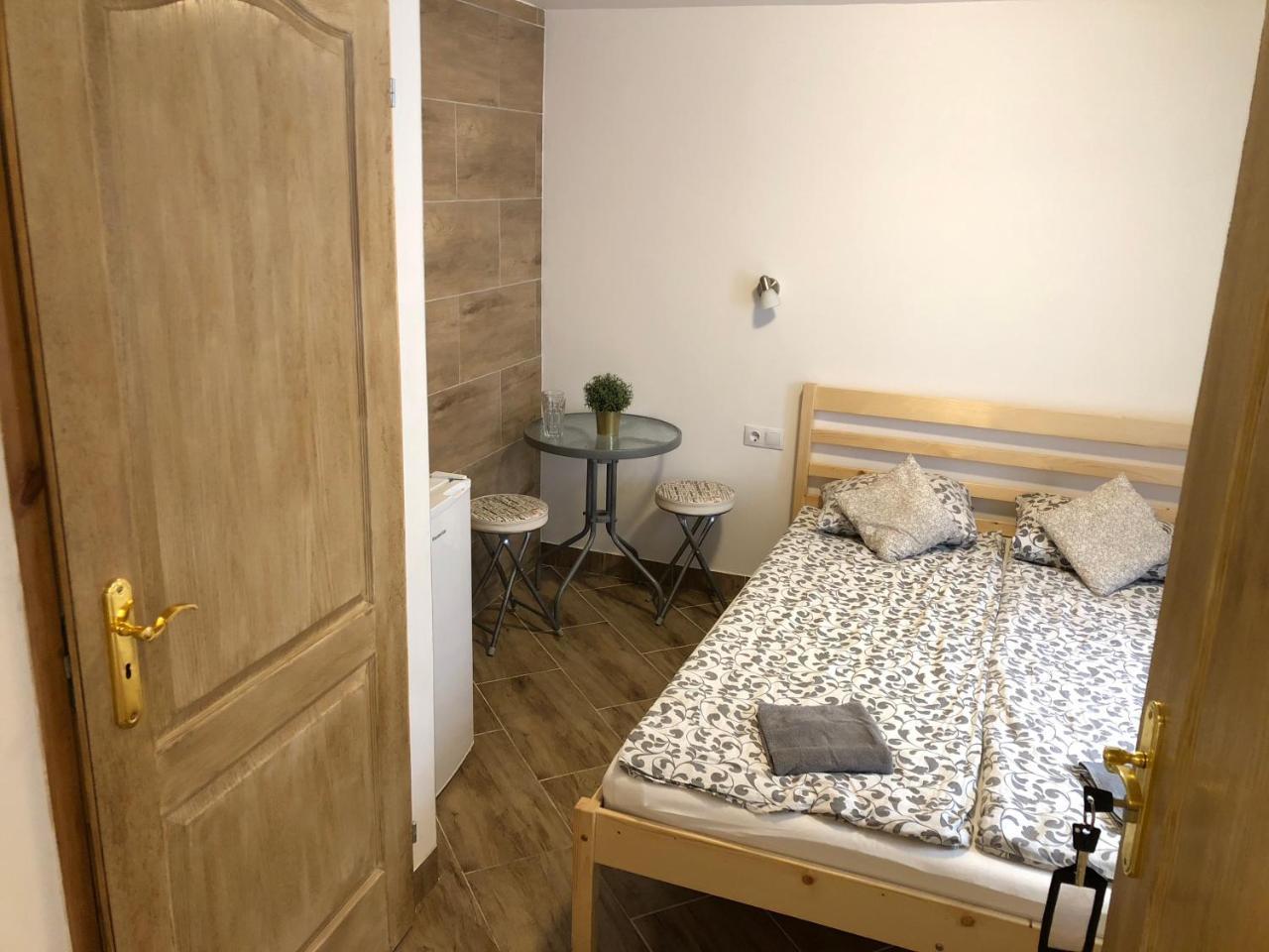 Apartman Vorosmarty Apartamento Budapeste Exterior foto